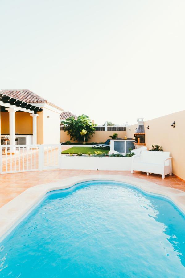 Moderne Villa Met Verwarmd Zwembad In Corralejo Exteriör bild