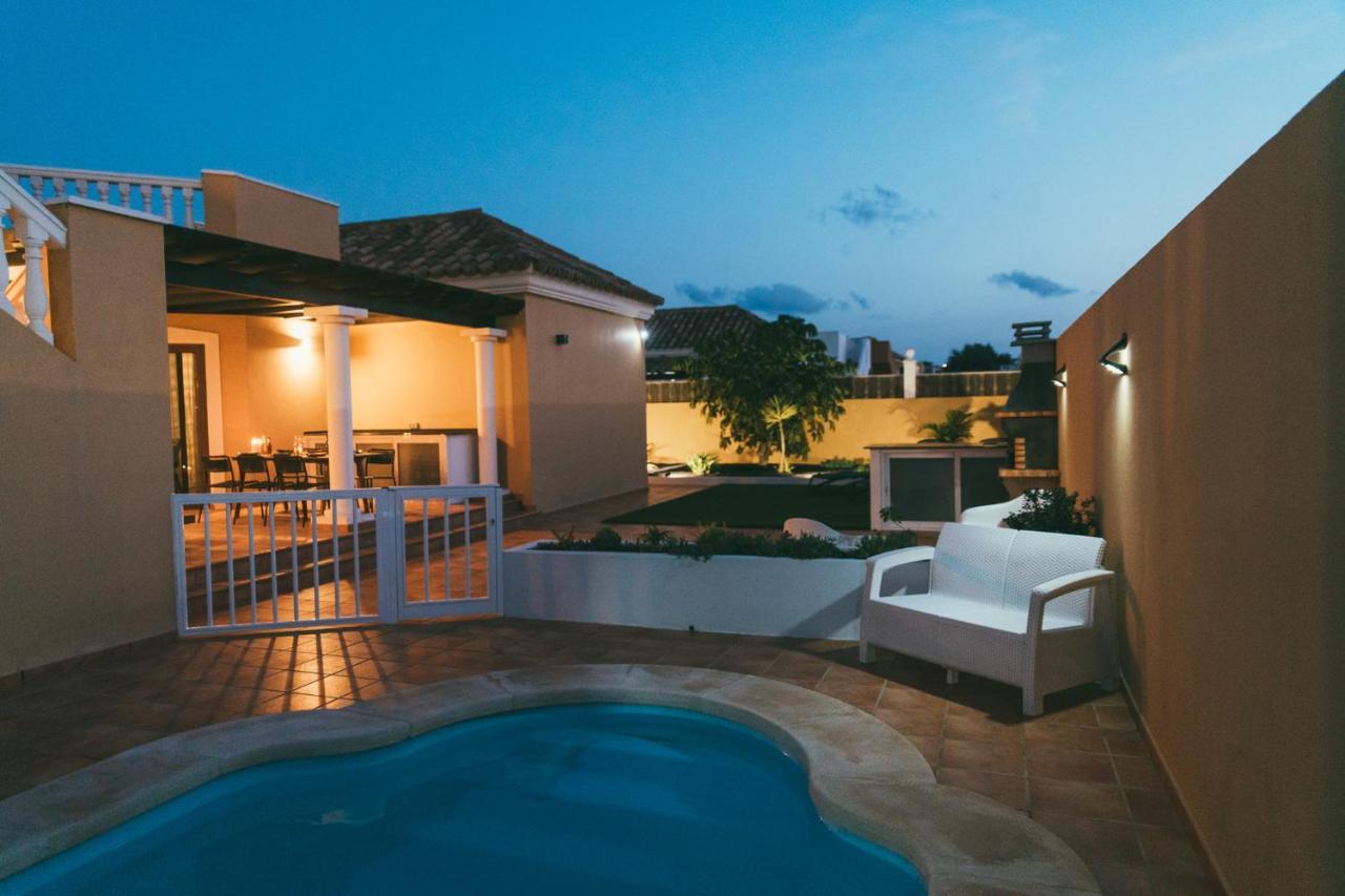 Moderne Villa Met Verwarmd Zwembad In Corralejo Exteriör bild